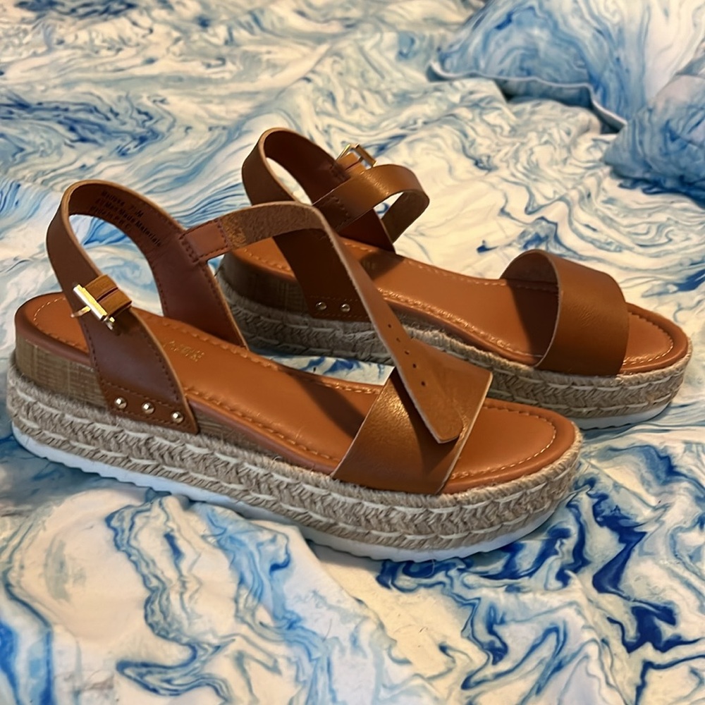 Wedged Sandals - Picture 3 of 4